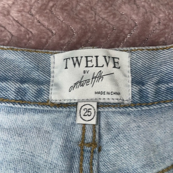 Light wash, distressed jeans, size 25 - Picture 4 of 8